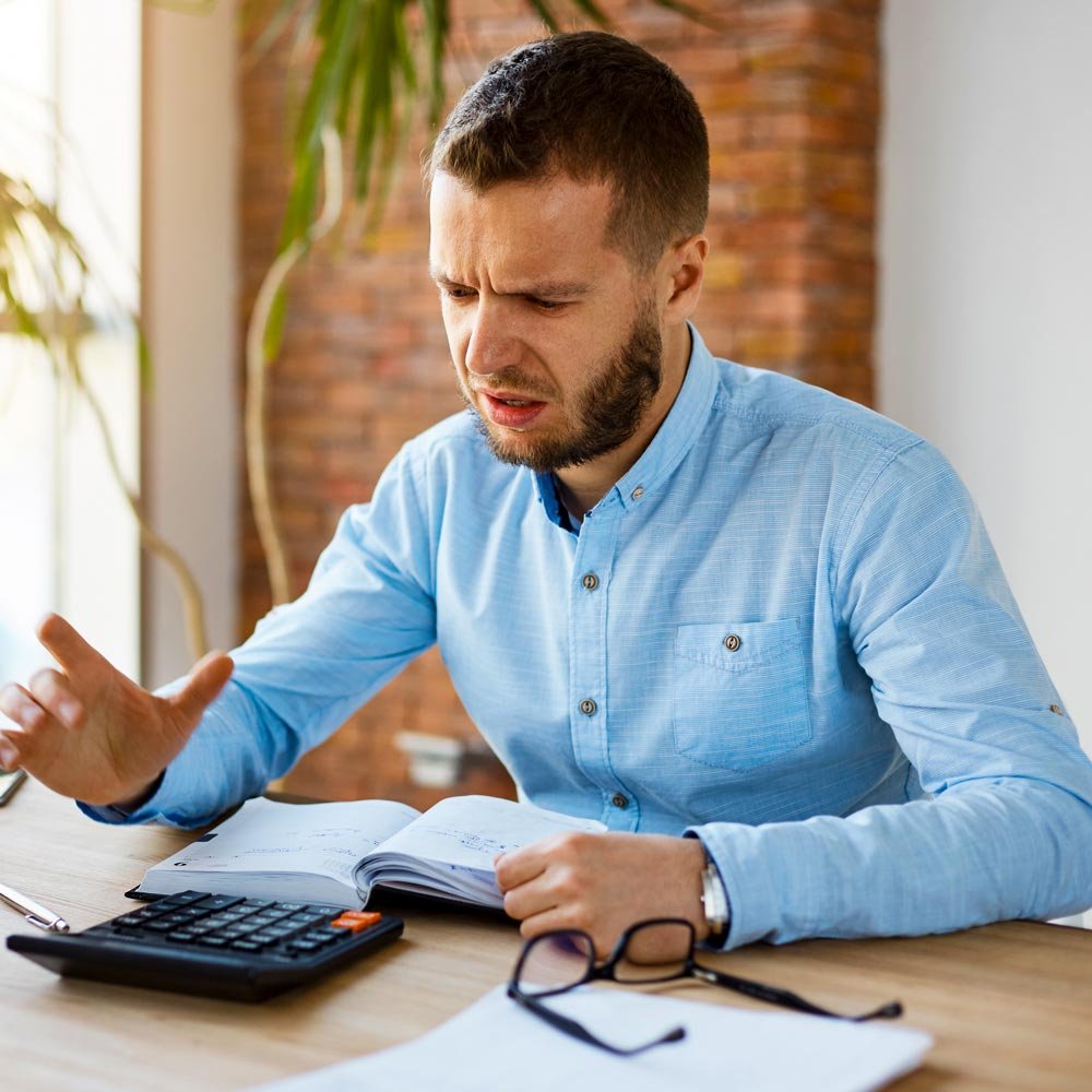 Abogado especializado en renegociación y cancelación de deudas personales y bancarias